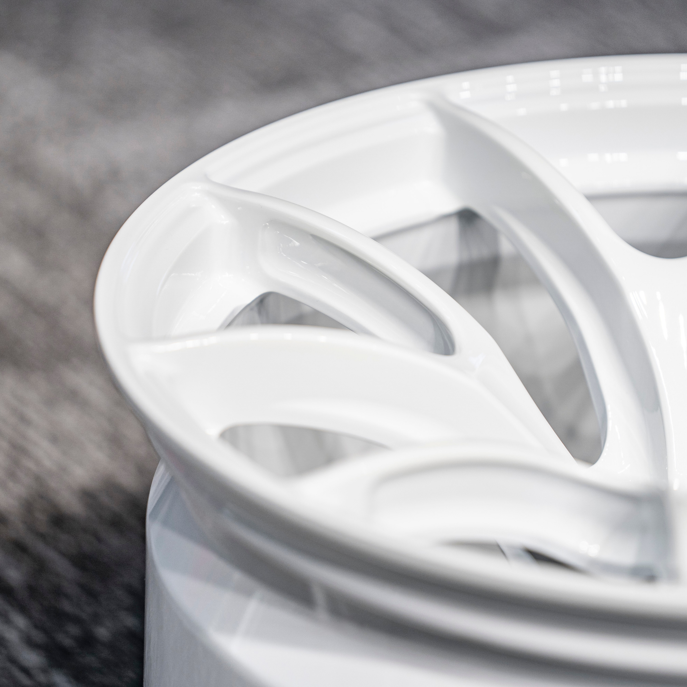 UMPARTS T6061 Forged Alloy Wheel – Split Multi-Spoke Performance Rim | Gloss White Finish