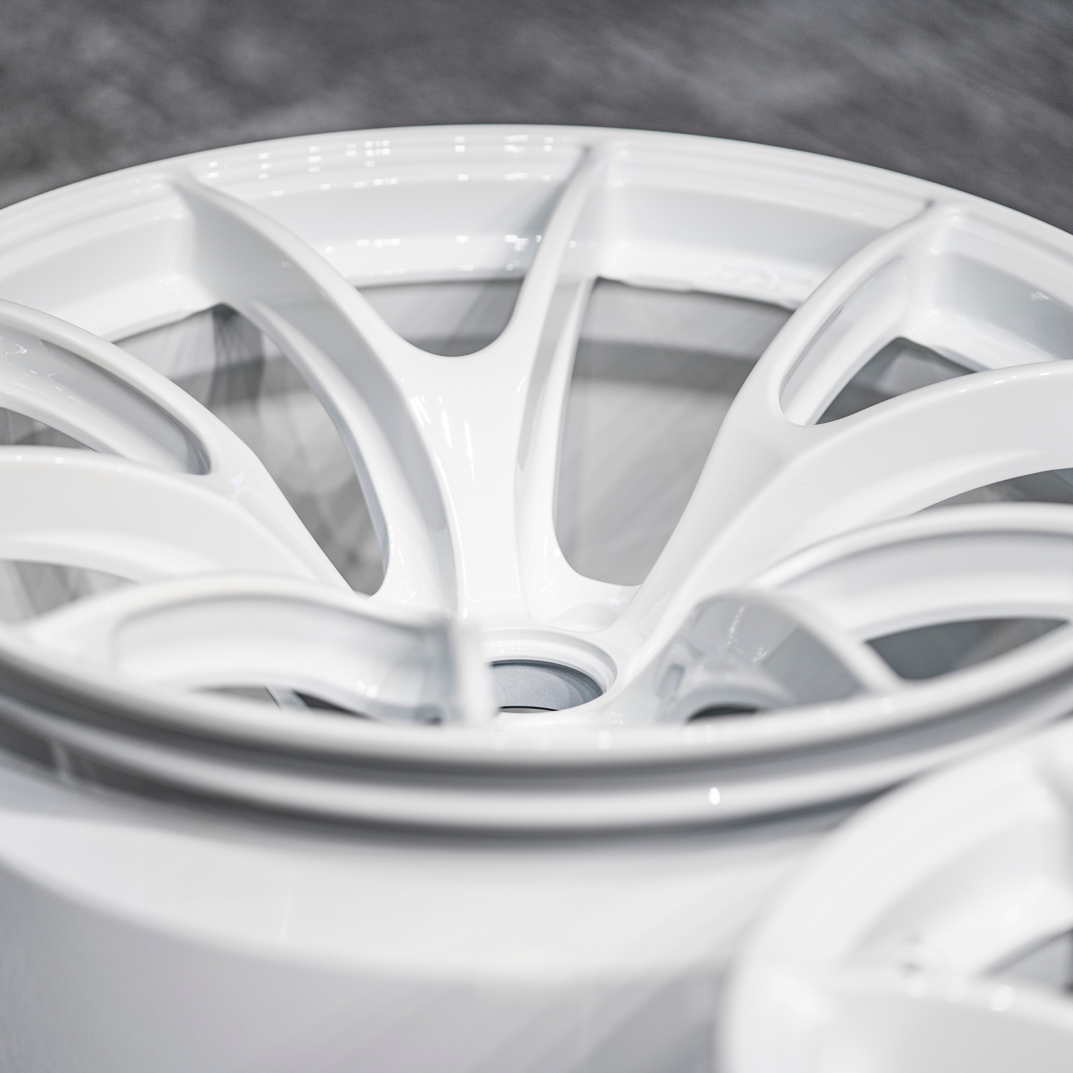 UMPARTS T6061 Forged Alloy Wheel – Split Multi-Spoke Performance Rim | Gloss White Finish