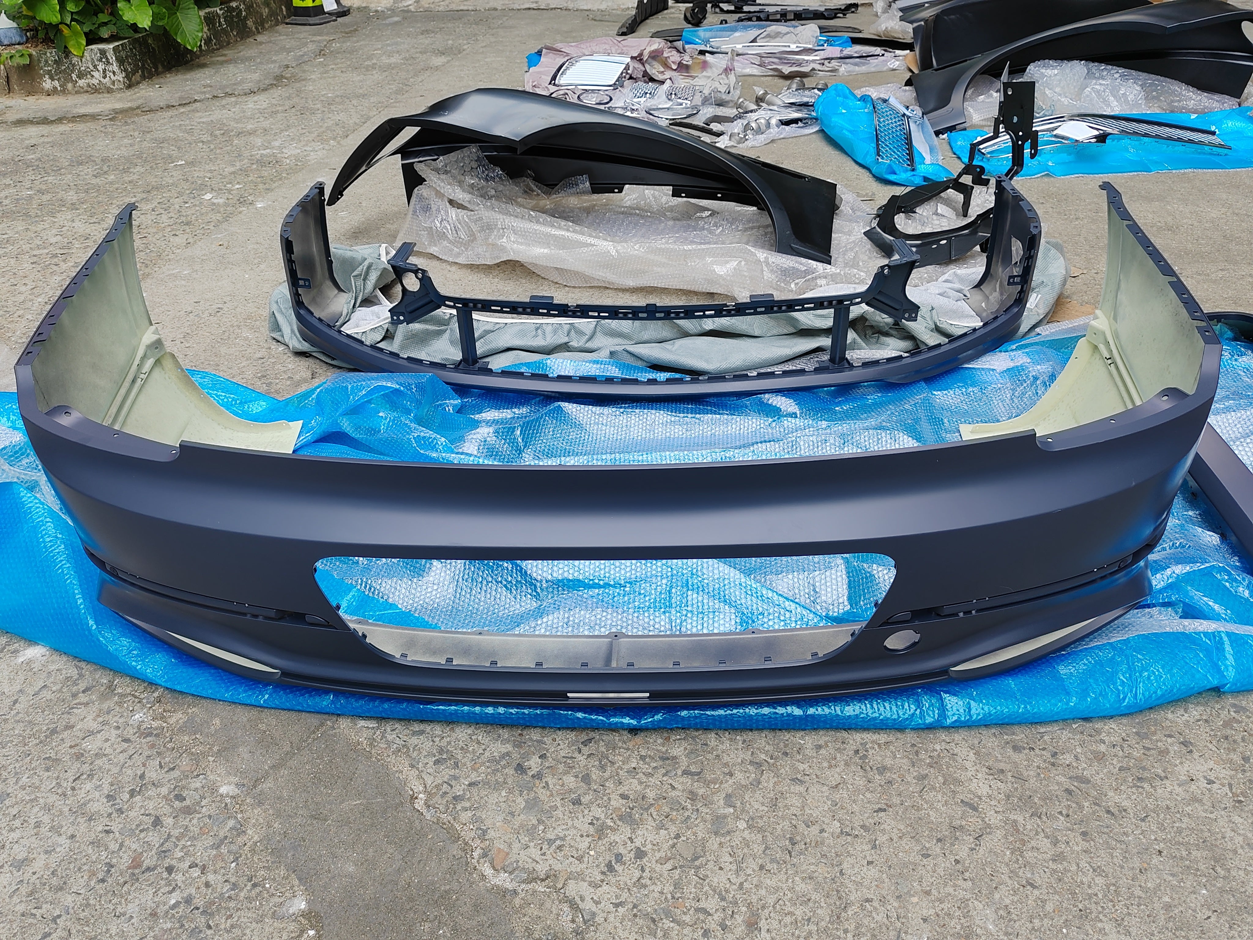 Bentley Flying Spur (2005–2019) Upgrade to 2025 Style Body Kit – Full Front & Rear Conversion Kit
