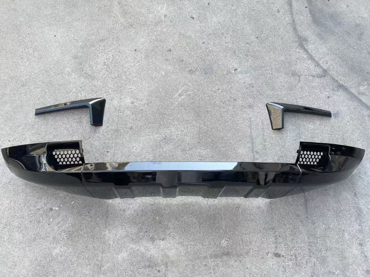 Gloss Black Front Lip Splitter for Land Rover Defender (2020+) – Sport Style Front Bumper Lip | UMPARTS
