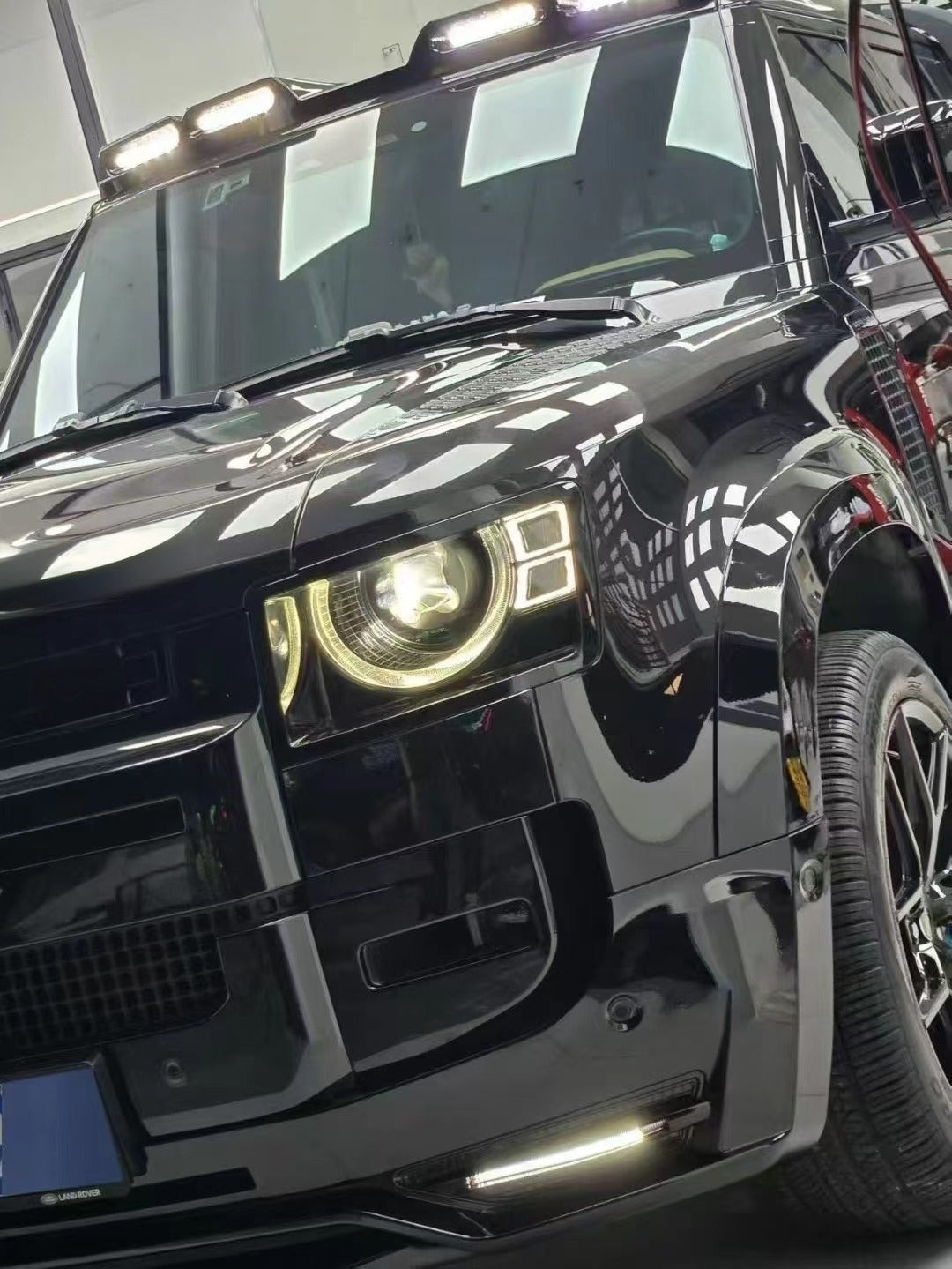 Gloss Black Front Bumper Lip Splitter with LED Lights for Land Rover Defender 90/110 (2021+) – Sport Aero Kit | UMPARTS
