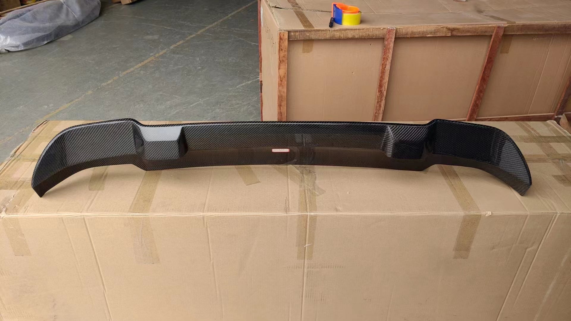 Dry Carbon Fiber Rear Roof Spoiler for Land Rover Defender (2020+) – Upper Tailgate Wing Aero Kit