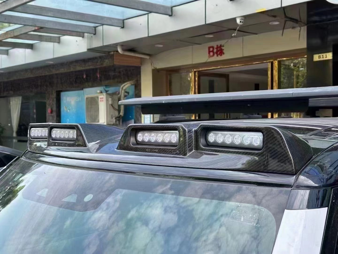 Roof Top LED Light Bar for Land Rover Defender (2020+) – 4 LED ABS Roof Mounted Off-Road Light Kit | UMPARTS