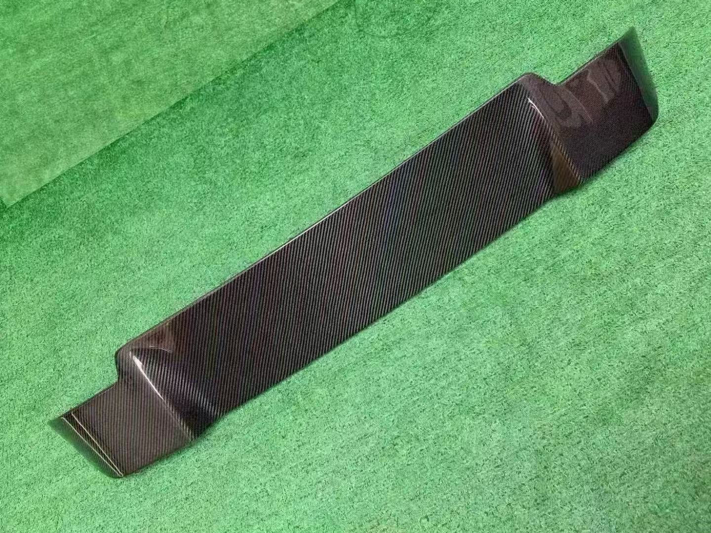 Dry Carbon Fiber Rear Roof Spoiler for Land Rover Defender (2020+) – Upper Tailgate Wing Aero Kit