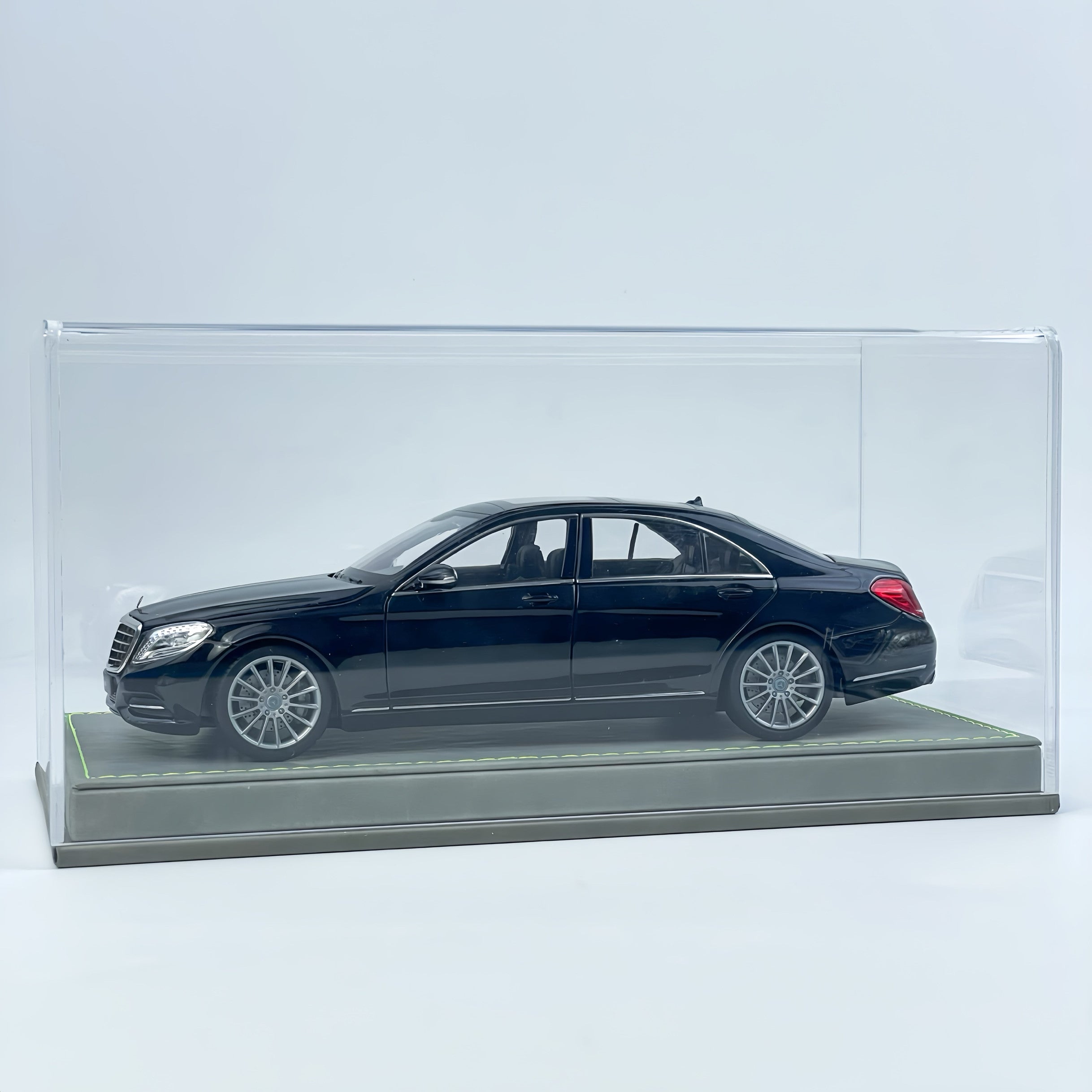 Custom License Plate 1:24 Mercedes-Benz S-Class Simulation Alloy Car Model